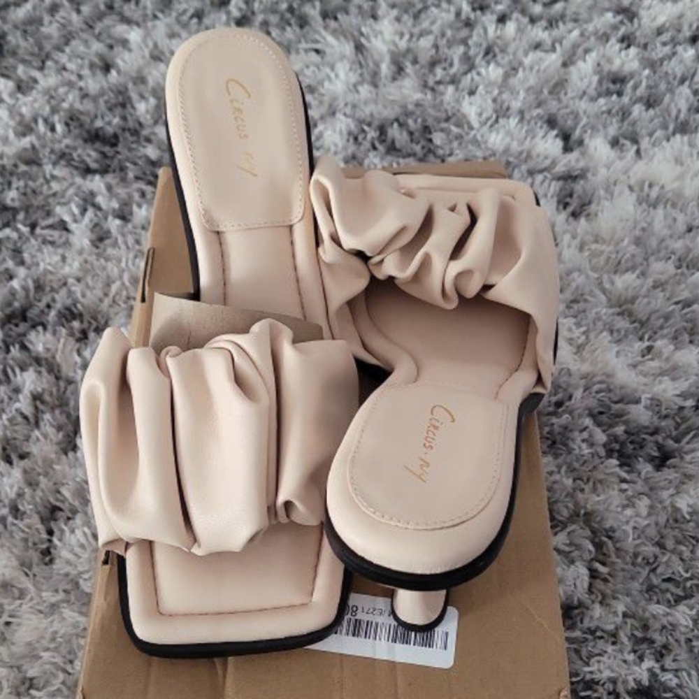 Circus by Sam Edelman slide sandal, summer sand size 11- all Man made materials